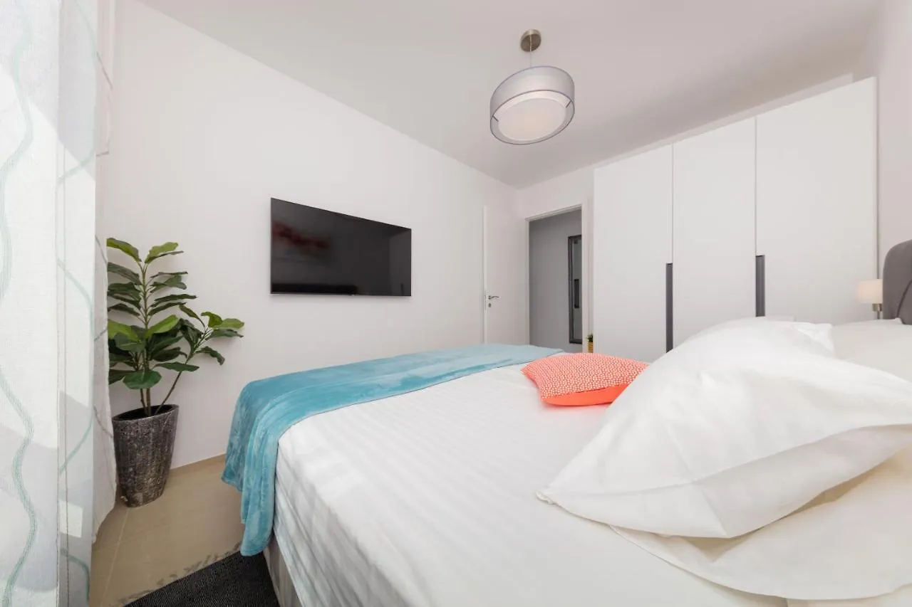 Tirkiz Apartment Banjole 0*,